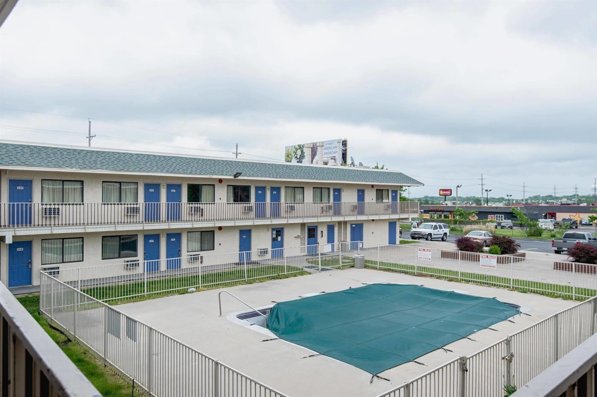 6号堪萨斯市北-机场汽车旅馆 堪萨斯城 外观 照片